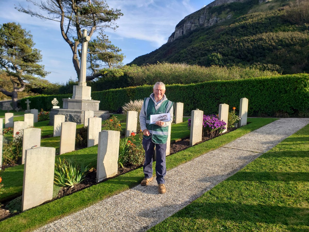 Chippy476's tweet photo. A wonderful autumnal day for the last CWGC tour around Portland Royal Naval Cemetery of 2021 yesterday. 19 in the group this time with additional knowledge contributed from a local historian on those who rest there. We will back! @PlymouthRebecca @CWGC @WW1_Education https://t.co/MJjkKeDUgr