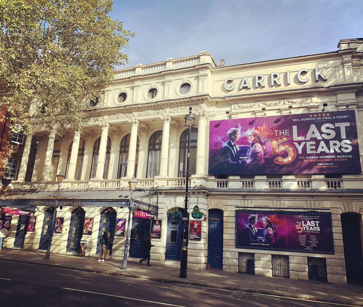 💜 Final performance <a href="/L5YearsUK/">The Last Five Years</a> 🧡 what an amazing run we have had at the Garrick Theatre ✨ we can’t wait to watch one last time! Thank you to all the fantastic team who made it happen 🤩