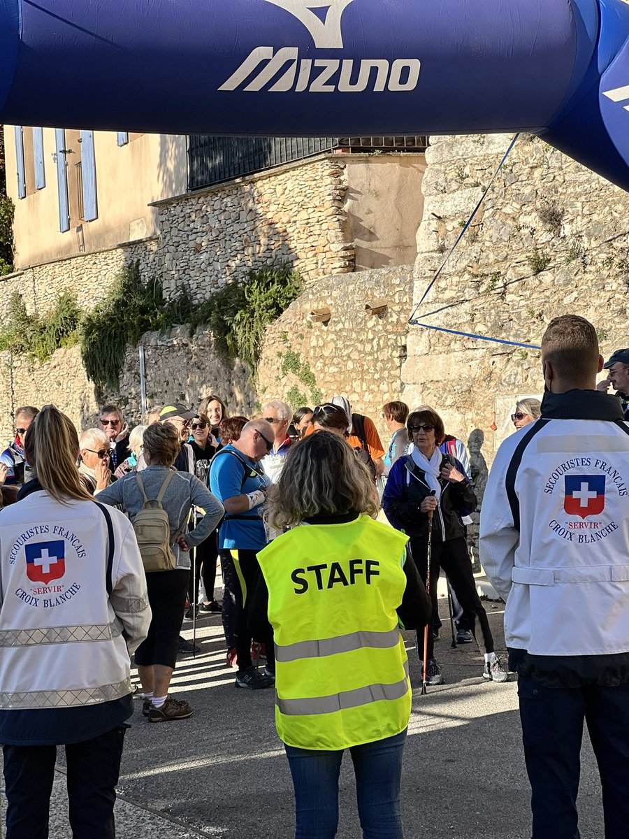 CroixBlanche84's tweet photo. DPS ce dimanche 17 octobre sur des courses à pied : 9, 19 et 39 km.
#presidentdelarepublique #ministre #emmanuelmacron #prefectureduvaucluse #sdis84 #prefetdevaucluse #actualité #Croixblanche84 #secouristes #prefet84 #ars84 #paca #avignon #vaucluse #rhone #covid #Croixblanche https://t.co/4Suthn5HZ4