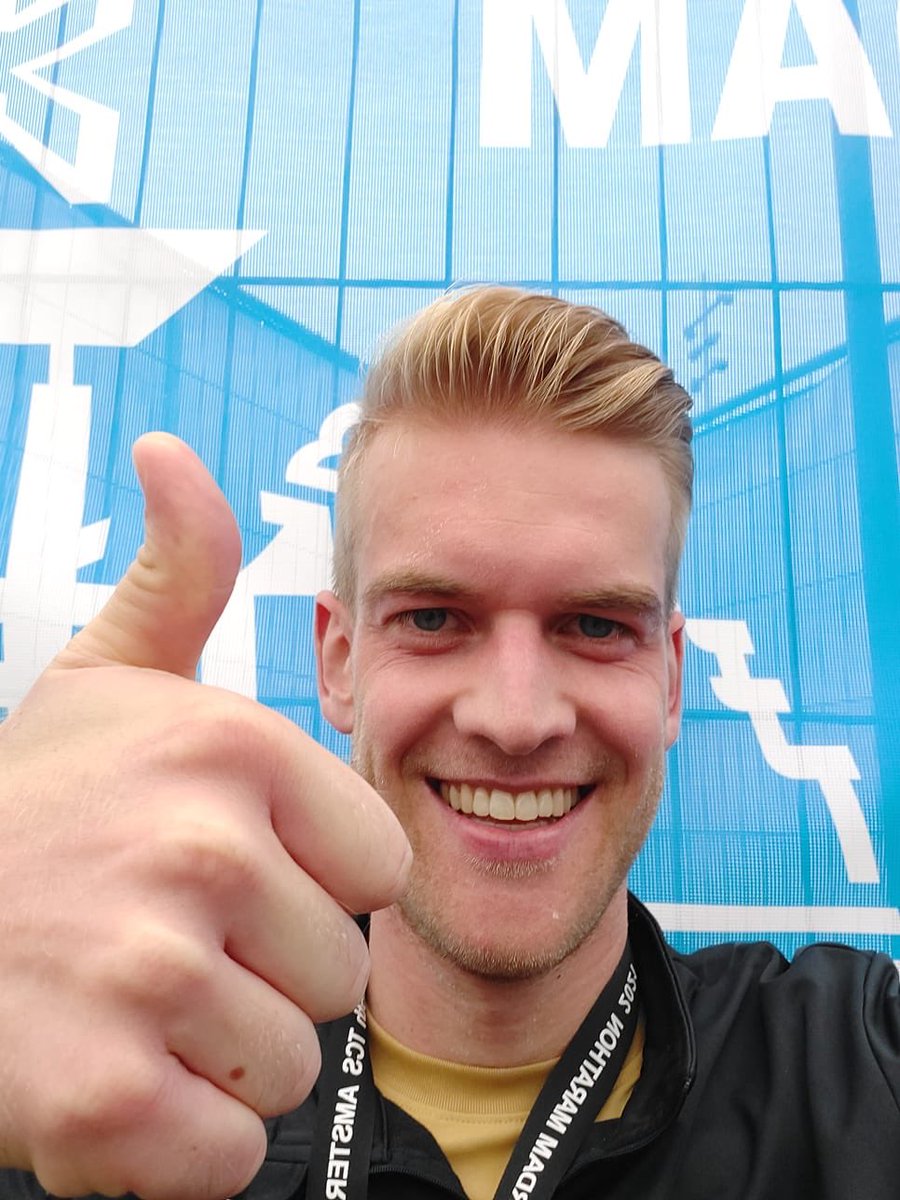 Gisteren speelde hij nog 90 minuten lang tegen Sparta Enschede en vandaag loopt hij “gewoon” de marathon van Amsterdam binnen 4 uur uit. Grote klasse Jorg 👍