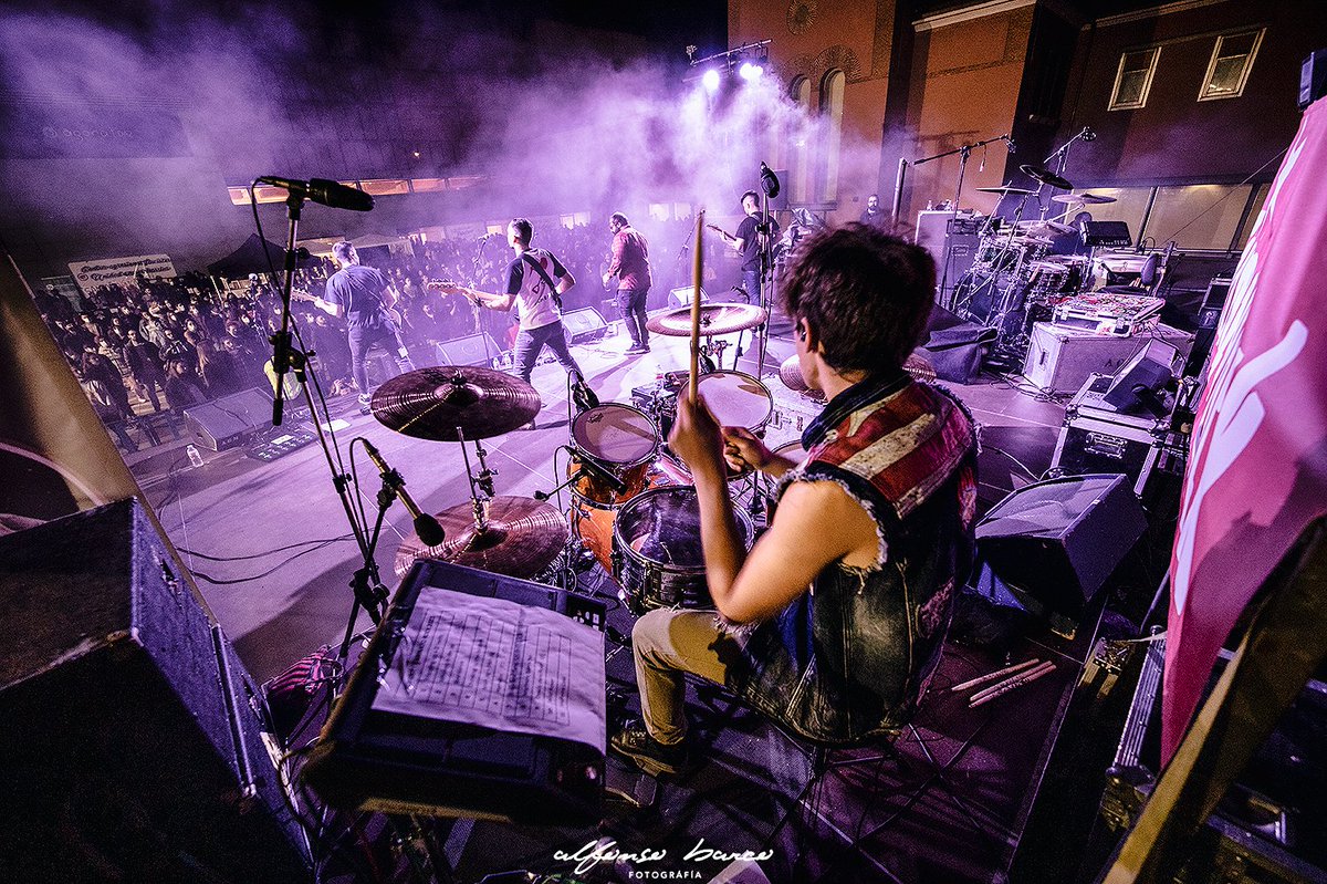 albarcomartin's tweet photo. Seis conciertos, seis grupos, seis horas de música, seis horas de watios, seis horas machacando el obturador con Javier Barco, seis horas de buena organización, seis horas de gente comprometida. Seis horas que nos hacían mas falta que el comer.
Larga vida al @FarinatoRock https://t.co/eVO2VCPqXR