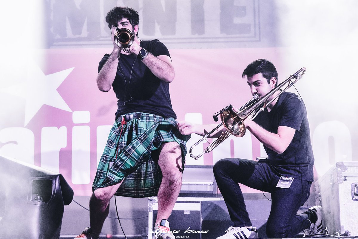 albarcomartin's tweet photo. Seis conciertos, seis grupos, seis horas de música, seis horas de watios, seis horas machacando el obturador con Javier Barco, seis horas de buena organización, seis horas de gente comprometida. Seis horas que nos hacían mas falta que el comer.
Larga vida al @FarinatoRock https://t.co/eVO2VCPqXR