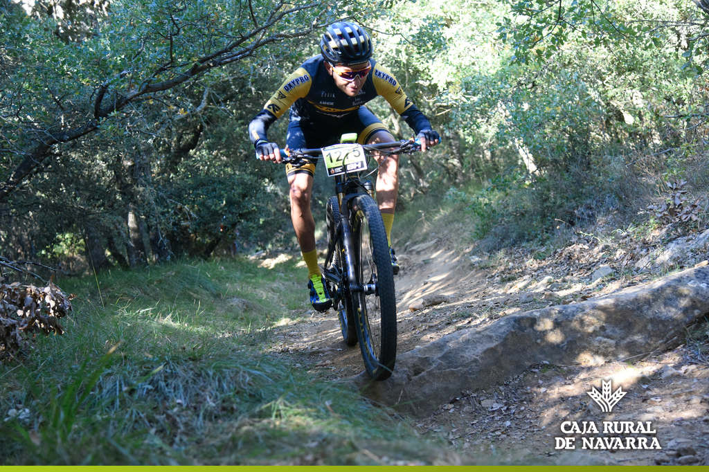 TuriCarril's tweet photo. En @testellaepic no hay tiempo para aburrirse. 
Es un flow continuo. 
Preparando Cinturón Verde de Vigo MTB Race.
Pero este año me voy a quedar con las ganas.

#AlifunsaTeam #AlifunsaMtb #Alifunsa #MideporteEnTVE #MideporteEnTdpClub #btt #mtb #ciclismo #OrbeaOiz #weareVector https://t.co/7j72KeFq3b
