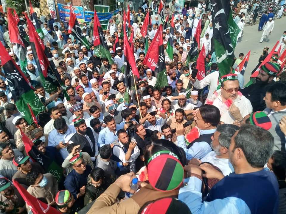 PPP_Pakhtunkhwa's tweet photo. جاگ گئی عوام جاگ گیا پختونخوا کوہاٹ میں سیلیکٹڈ حکومت مہنگائی کے خلاف احتجاجی مظاہرے کی تصوریں جھلکیاں۔ @BBhuttoZardari @AseefaBZ https://t.co/YESPh3VNZ8