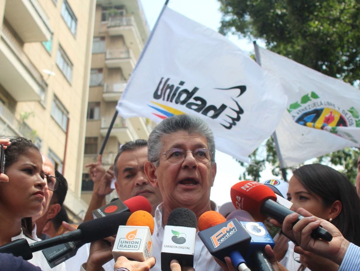 RelatosCamoruco's tweet photo. Felicitamos hoy en su cumpleaños a Henry Ramos Allup, inspiración de las nuevas generaciones y líder categórico de la Acción Democrática que defiende y persigue la dignidad y la democracia. Ha consagrado su vida al servicio de un ideal colectivo, con firmeza y sobrada lucidez. https://t.co/uXgb94KjeY