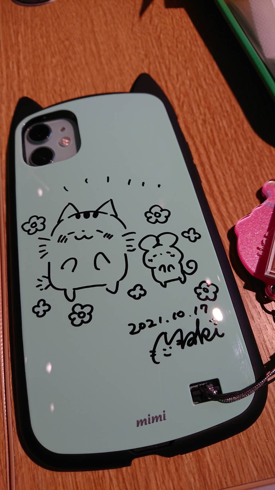 تويتر きゃらきゃらマキアート على تويتر Shirotadaisuki 今日はありがとうございますー 久しぶりにミクさんご家族にお会いできてほっこりしました Tシャツなどのグッズも身につけてきてくださってありがとうございます スマホケースの サイン 描くのドキドキ