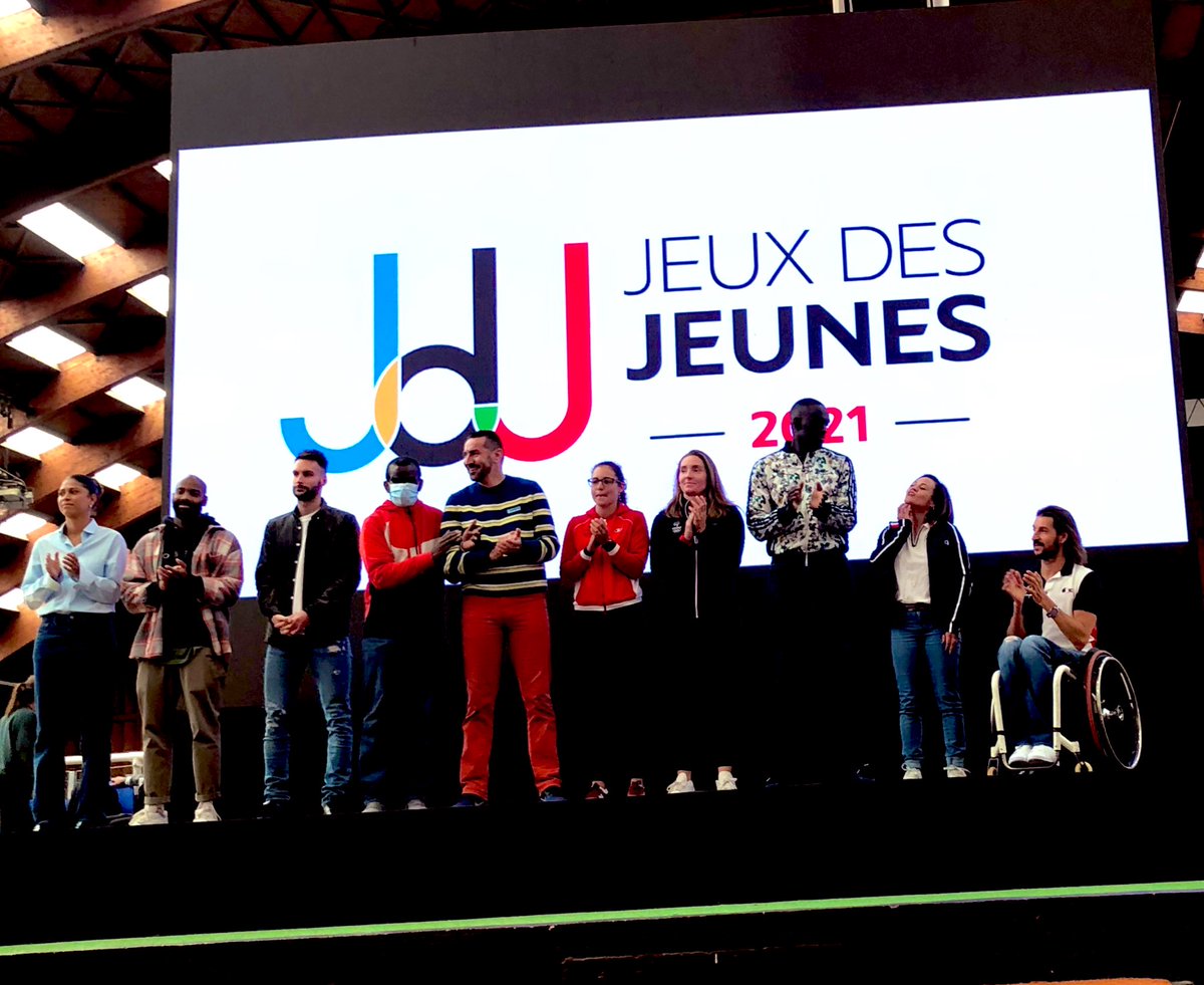 Après un spectacle mêlant danse et humour proposé par #EnjoyProd, les collégiens finalistes des #JeuxDesJeunes ont reçu leur médaille des mains de champions. Bravo à tous et merci pour ces deux jours de sport et de partage à l’@INSEP_PARIS ! <a href="/unss/">UNSS_National</a> <a href="/UGSELnationale/">UGSELnationale</a>