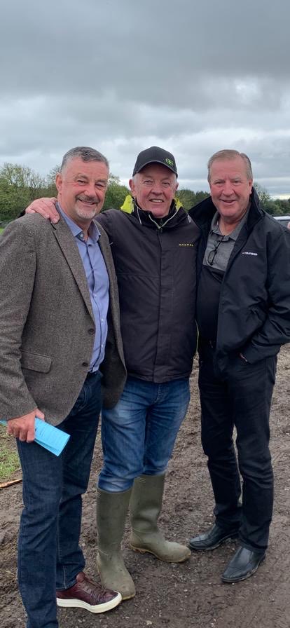 bigeasy321's tweet image. Liverpool legends enjoying the coursing in Edenderry.