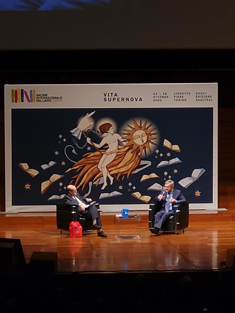 Salone Libro Torino (@salonedellibro) on Twitter photo «Non c'è nessun Paese con così tanti festival culturali di così grande successo: credo che dipenda dalla rete di città che abbiamo, ciascuna con la sua identità, un tessuto che ha permesso l'innesto di questi eventi».
Alessandro Barbero al #SalTo21 con <a href="/giuslat/">Giuseppe Laterza</a> <a href="/editorilaterza/">Editori Laterza</a> «Non c'è nessun Paese con così tanti festival culturali di così grande successo: credo che dipenda dalla rete di città che abbiamo, ciascuna con la sua identità, un tessuto che ha permesso l'innesto di questi eventi».
Alessandro Barbero al #SalTo21 con <a href="/giuslat/">Giuseppe Laterza</a> <a href="/editorilaterza/">Editori Laterza</a>