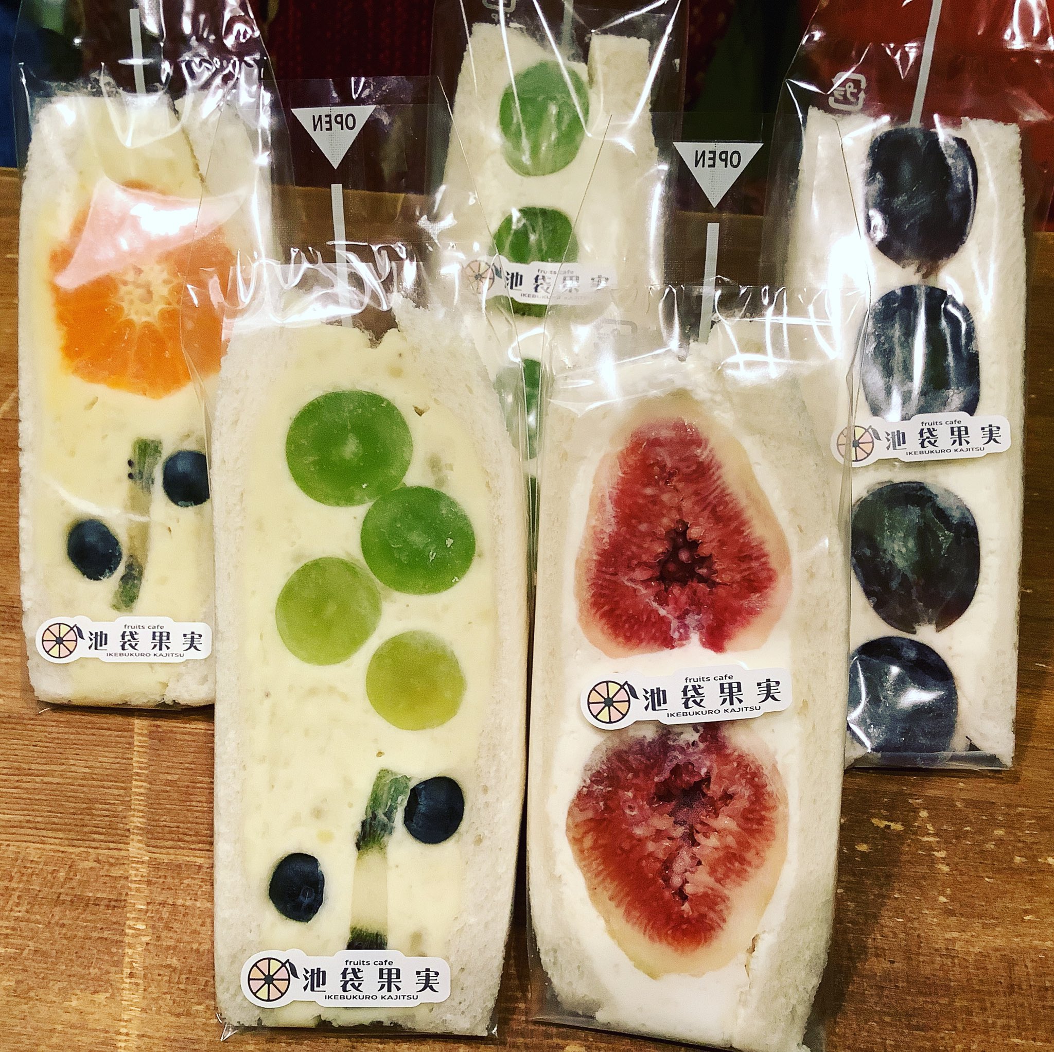 フルーツカフェ池袋果実 こんばんは 池袋果実 です フルーツサンドは夜の22時まで販売しております 無くなり次第終了です なので仕事終わりのお土産に是非オススメです T Co H4xlmyo4js Twitter