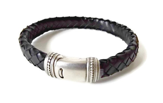 sacd48's tweet image. leather bracelet for men, lederarmband, men etsy.me/2WGnT6T #jewelry #bracelets #cuffbracelets #giftforhim #boyfriendgift @etsymktgtool