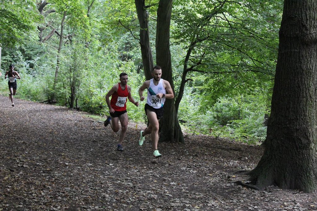 AMillbery's tweet image. MET XC League finally returned yesterday🙌🏻 My first XC outing for @vphthac and 11th place overall, significantly up on the 48th-65th I’ve normally finished in the past. ⚪️🔵

Credit to @HighgateHarrier though for going 2nd through 6th 😅