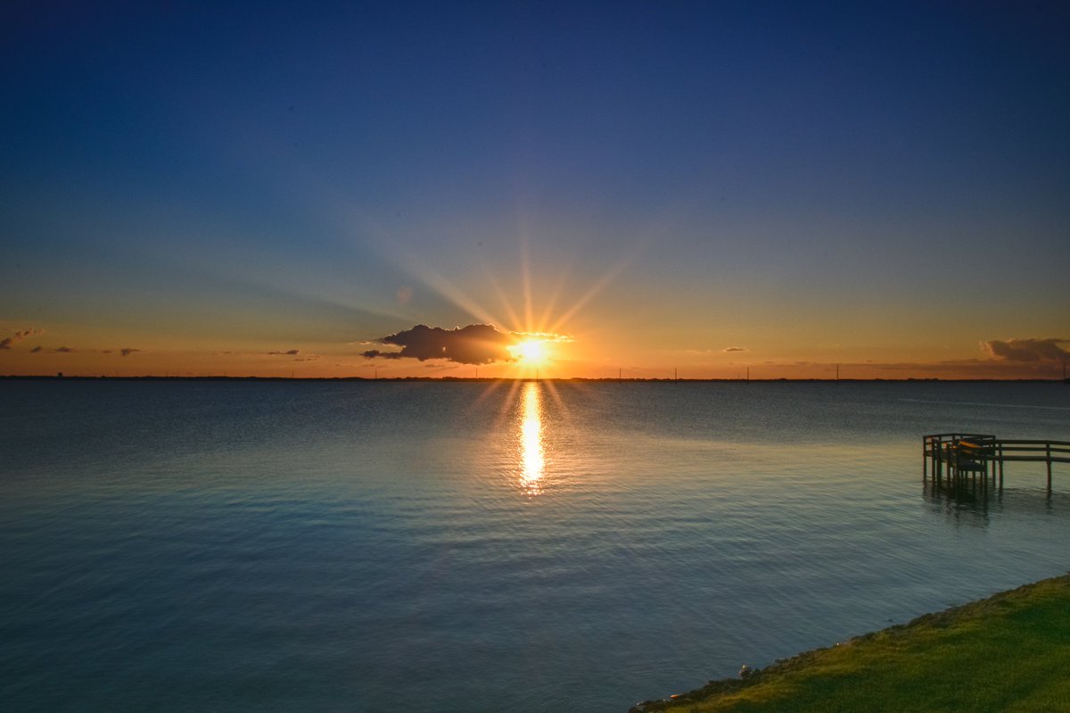HlavsaDennis's tweet image. Three pictures from the #LaunchWindow on Saturday 10/16/2021 . The Lucy launch, the #sunrise and the #moonrise.
#Launchpad #moonhour @ThePhotoHour @StormHour @321FlaSpaceGirl @MoonHour321 @FloridianCreat1 @FLskygazer @Florida_Today @SpaceCoastSkies