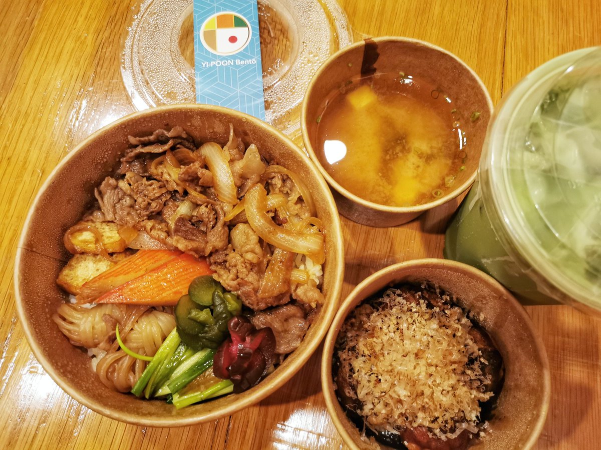 doctor_keng's tweet photo. มื้อเย็น😋 ข้าวสุกี้ยากี้เนื้อ, ทาโกะยากิ, มัทฉะลาเต้#JanChan #MinminBNK48 #YipoonBento https://t.co/v3oW3AzGmT