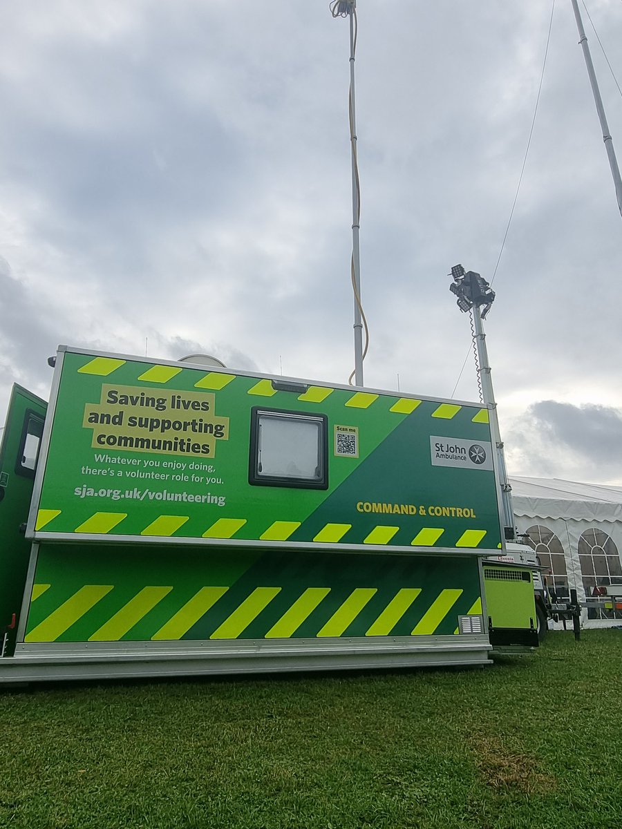 SJA_DConlon's tweet photo. Spending today in @stjohnambulance brand new Command &amp; Control Pod at #OxfordHalfMarathon
This is the latest innovation in our  operational communications. 

It's a very snazzy unit including live cctv on the mast to give us a birds eye view of the event site https://t.co/q4Ev8X0KpR