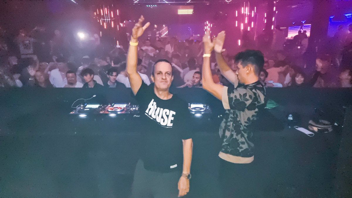 SammiBews's tweet photo. Last night was an actual dream I partied at Eden Closing & watched behind the DJ booth Defected Legend David Penn SET A VIBE π₯π₯ππππ
#Ibiza #eden #closingparties #DavidPenn #Defected https://t.co/LXayAaU9mq