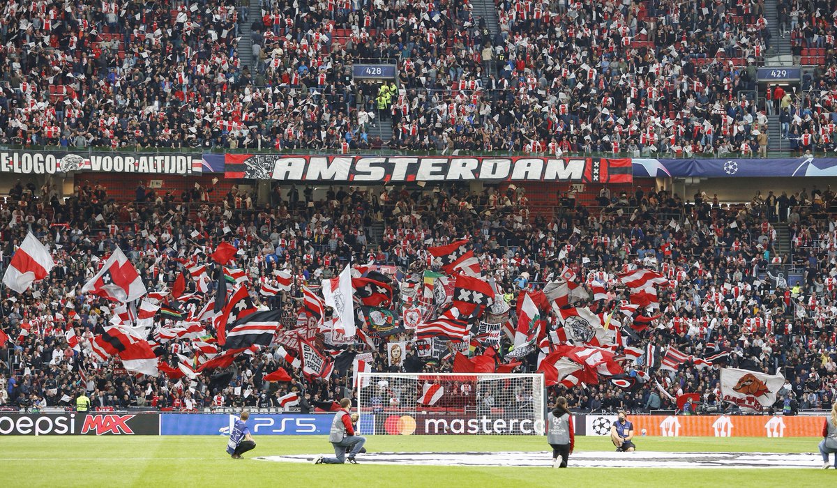 FootyAccums's tweet photo. Ajax have tracked down 25 people who tried to resell their ticket for Ajax v Dortmund for large profits. 

They have blocked their season tickets, given them a €450 fine and given them an 18 month stadium ban. 

👏🏻👏🏻👏🏻 https://t.co/pJzgVxuGb3