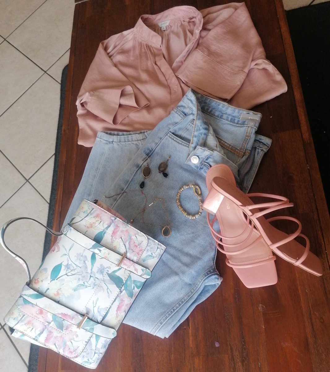talalisa's tweet photo. #OOTD 😍 https://t.co/JvxeSP77KH