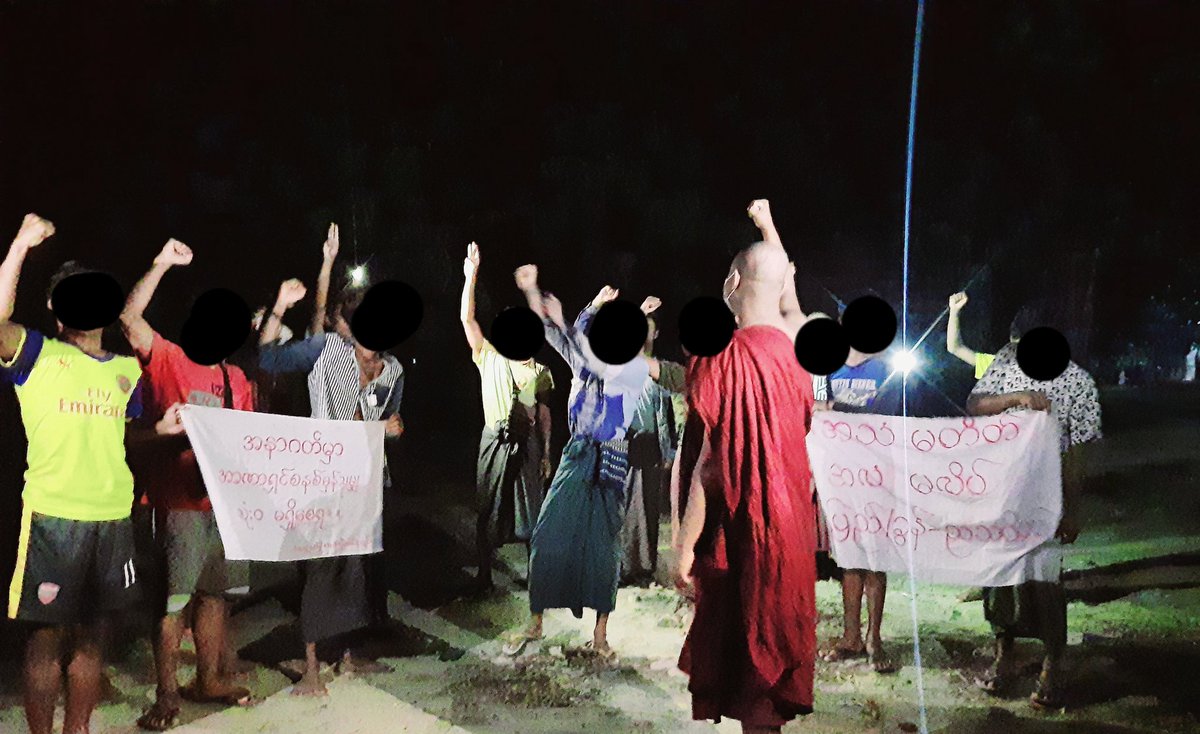 Wamtha2021's tweet image. အကြမ်းဖက်စစ်ကောင်စီတပ်တွေ လိုက်လံဖမ်းဆီးခြိမ်းခြောက်နေသည့်ကြားက သွေးမအေးတဲ့မန္တကေ အသံမတိတ်တဲ့ ပြည်/ခွန်သပိတ်...

#မပူးပေါင်းဘူး 
#လုံးဝလက်မခံဘူး 
#ကြောက်ခေတ်ကိုမှောက်ပစ်ကြ 
#အရေးတော်ပုံမုချအောင်ရမည် 

#အဂ္ဂဝံသ

#AcceptNUG_RejectMilitary
#Oct17Coup  
#WhatsHappeningInMyanmar