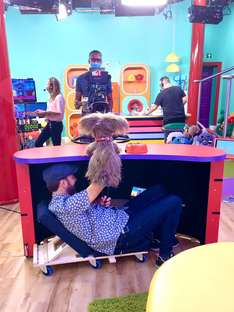 Sunday Behind the Scenes photo dump! #BehindtheScenes #CBBC #CBeebies #DodgeTheDog #Puppeteer #Puppet #puppetry #puppets #CbeebiesHouse #HackerTdog #OtistheAardvark  #WarrickBrownlowPike #setlife #actorslife #onset #shooting #filming #studio