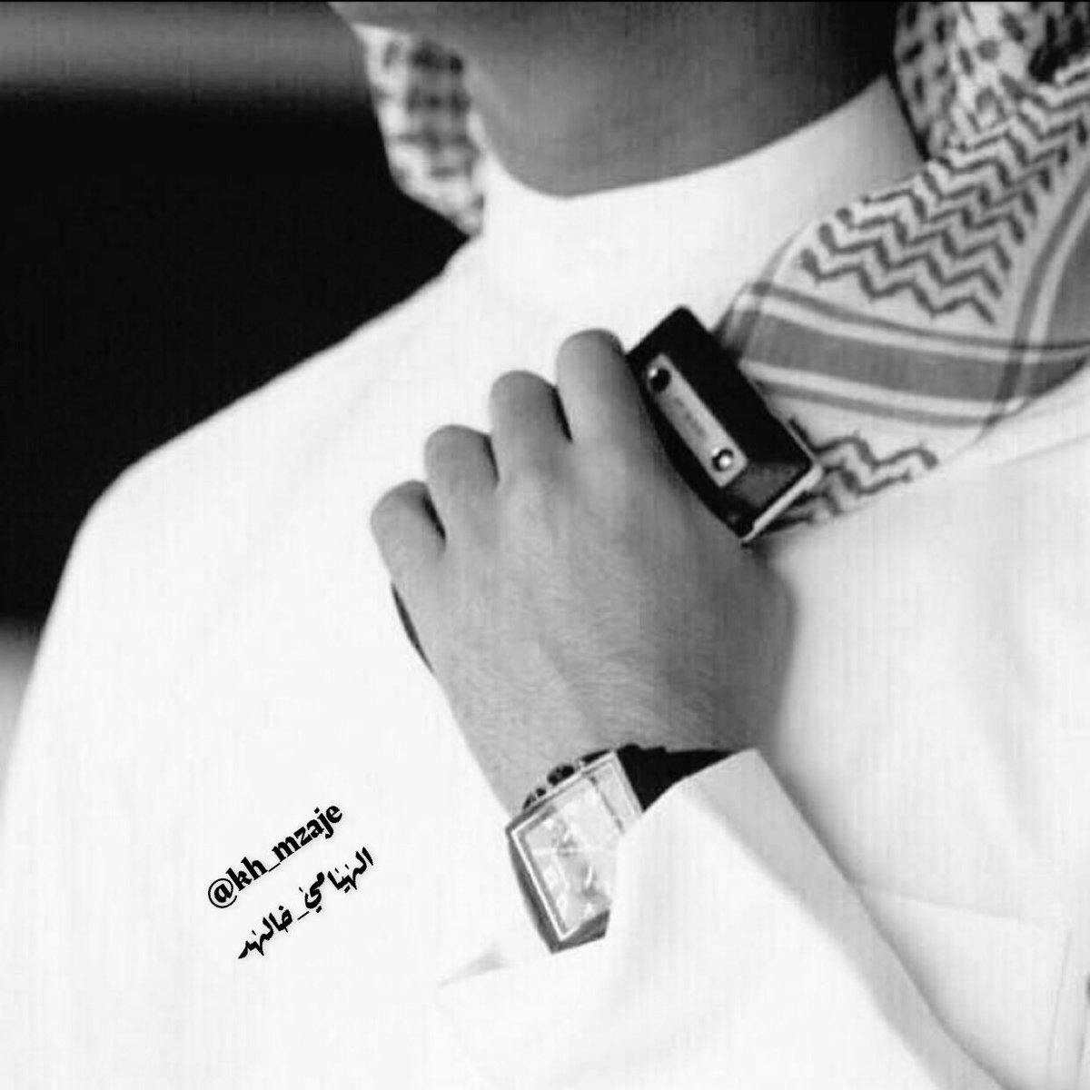 من كان حُبه صدق يتعب عشانك 
يدق باب الوصـل لـو كـان مقفول 

اللـي يبـي قربك بــ يلقـى مكـانك 
لا يكذب اللي غاب ويقول مشغول!

#خ͠آ͠ل͠د͠_آ͠ل͠ي͠آ͠م͠ي͠