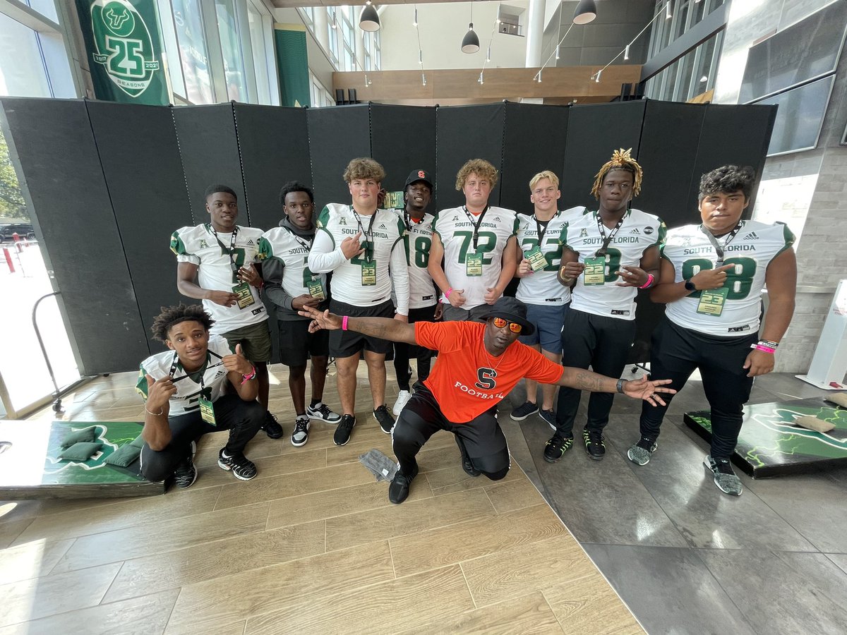 <a href="/CoachLovettUSF/">Charles Lovett</a> <a href="/CieraWhite21/">Ciera White</a> <a href="/USFFootball/">USF Football</a> <a href="/xdye21/">Xavier Dye</a> thanks for the invite on 10/16/21 the <a href="/Sarasota_FB/">Sarasota Football</a>  players <a href="/BurggraffTrey/">Trey Burggraff</a> <a href="/branson70BB/">Branson Bordones</a> <a href="/cBrad_17/">Caleb Bradley</a> <a href="/JaquaviousWash2/">Jaquavious Washington</a> <a href="/ftf_scootaa/">Scoota Trotman</a> <a href="/Olajawon_M/">Olajawon Mitchell</a> <a href="/JarmelHolloway/">jarmel holloway</a> <a href="/bigboymando98/">Armando Morales</a> <a href="/MaddoxM04/">Maddox Marchbank</a>, really enjoyed themselves…#GoBulls