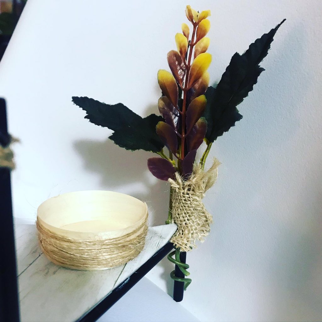 MelL0ve's tweet image. Nouveauté disponible 🥰🙏🏾✨ #contactezmoi #creationartisanale #bougie #support #nature #bouquet #faitmaison #faitmains #trepied