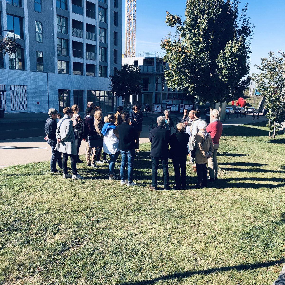 Podeliha_AL's tweet photo. | 𝗣𝗼𝗱𝗲𝗹𝗶𝗵𝗮 𝗟𝗶𝘃𝗲 🔴 |
Pour les #JNArchi2021, les #architectes Jérôme de Crozé et @lionelvie racontent l’histoire, les enjeux &amp; usages du nouveau siège de #podeliha, dans un quartier en mutation à @Angers.
Merci à eux pour cette lecture architecturale passionnante 😍 https://t.co/0cpuCyXvay