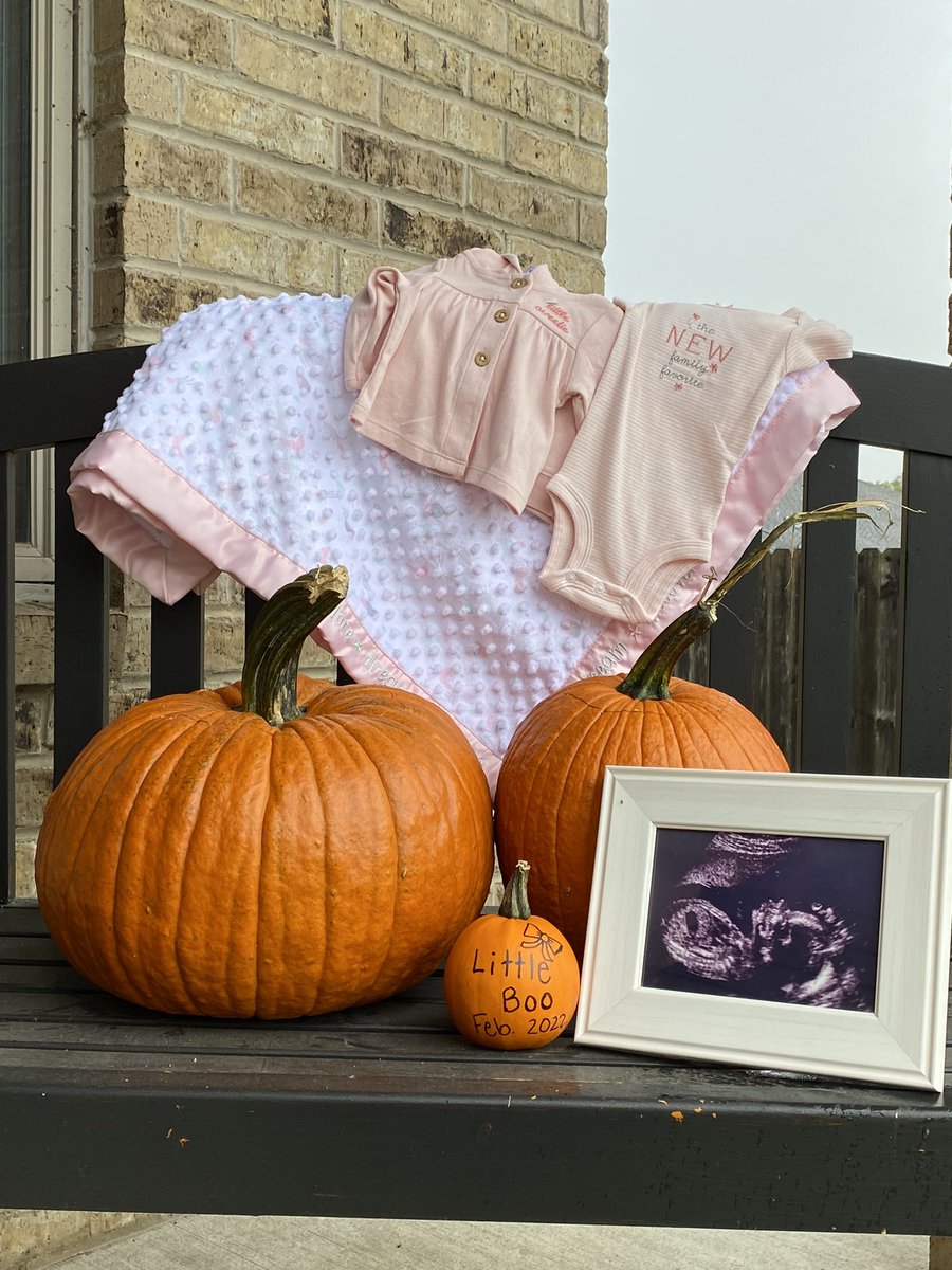 _xFLUX's tweet photo. What better way to start off the next year than with the birth of our daughter!! https://t.co/fc2Bj4VIVM