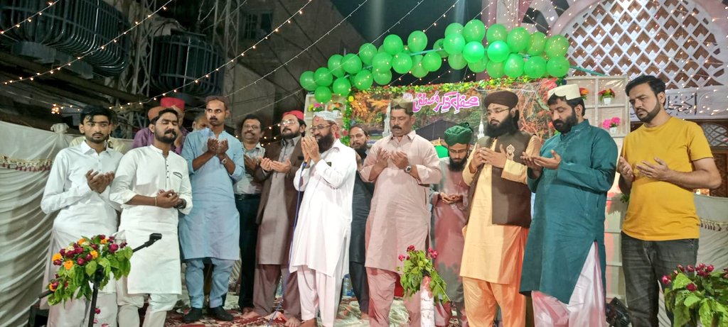 fahad_ahemd's tweet photo. جشن عید میلاد النبی ﷺ کی آمد پر پکا قلعہ یوسی 22 میں سرکار ﷺ سے محبت کے اظہار میں پر رونق محفل سجائی گئی
انچارج حیدرآباد سید وسیم حسین سینئر جوائنٹ انچارج شہزاد قریشی، سخی عبدالوہاب ٹاؤن E کے انچارجز و اراکین، پکا قلعہ یوسی کے ذمہ داران، جشن عید میلاد النبی ﷺ کی محفل میں شرکت https://t.co/t74KhjtoUU