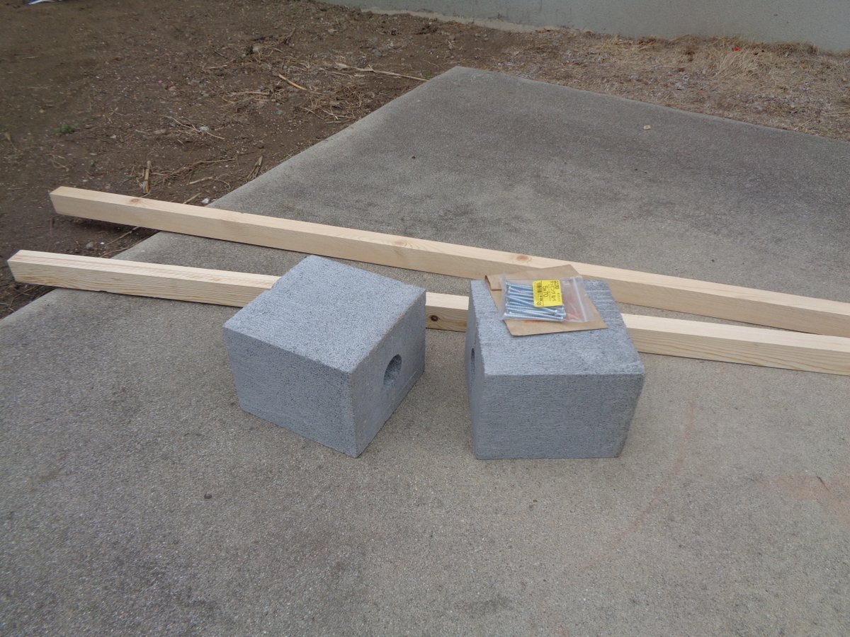 青木双風 サイクルポートを作る 庭にサイクルポートを作ることになりました 整地するための転圧道具が必要なんですが 借りるのも買うのも高いから自作しました 市販品 ガーデニングとんとん をパクりました これで庭を平らにしまくるぞ マイン