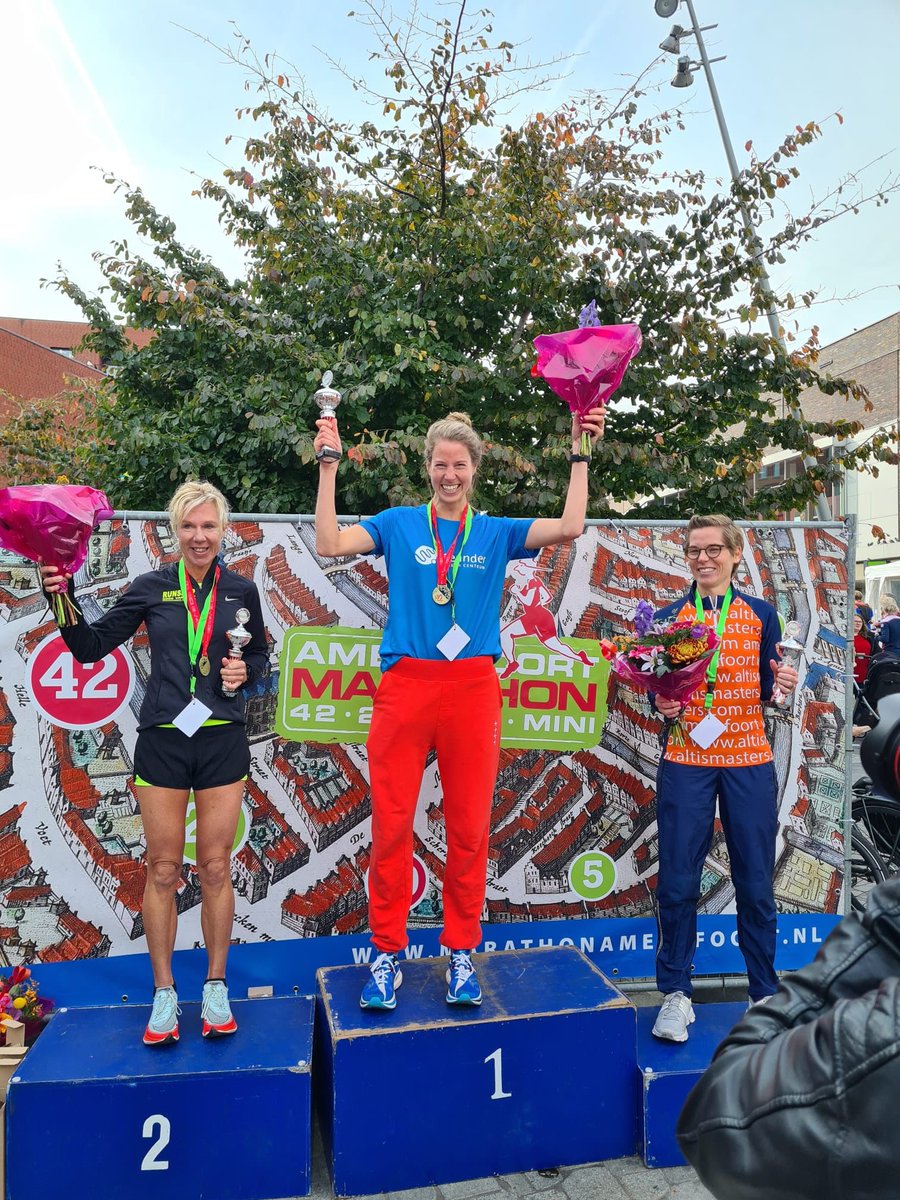 WelmoedBV's tweet photo. Trots op m’n collega uit ons innovatieteam @MeanderMC Gefeliciteerd Lian, snelste vrouw op de halve #marathon #21km @MarathonAfoort #amersfoort #meandermc rules🥇 https://t.co/GKfSENYB1v