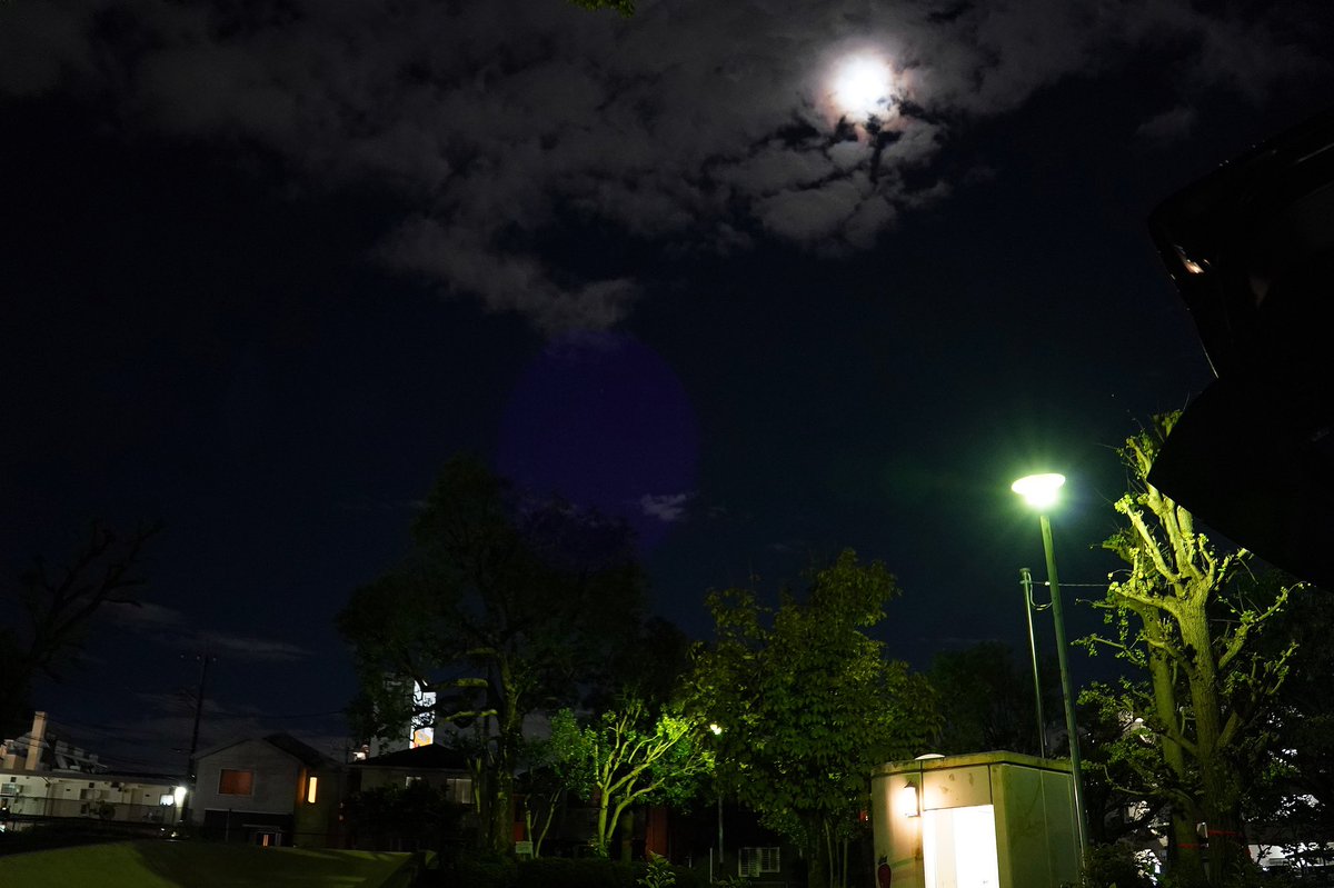 BububunoBOO's tweet photo. 食後の手持ちッ!d( ̄□ ̄;)
月齢10.7
#sony #sonyalpha #sonyuser #ilce9m2 #a9ll #a9ii #全画素超解像 #tamron18300 #タムロン18300 #18300mm3563 #18300mm #moon #moonshot #よるあさぶ https://t.co/aLh9ZlK3aS