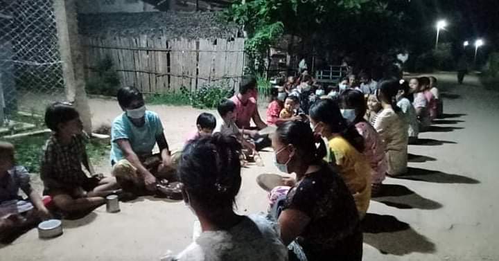 MyoTheint_74's tweet image. Anti-military night strike by marching in the village &amp;amp; banging pots and pans was continued by northern villagers of Salingyi township on October 17.

LEGALIZATION OF NUG
#Oct17Coup  
#WhatsHappeningInMyanmar