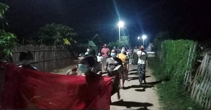 MyoTheint_74's tweet image. Anti-military night strike by marching in the village &amp;amp; banging pots and pans was continued by northern villagers of Salingyi township on October 17.

LEGALIZATION OF NUG
#Oct17Coup  
#WhatsHappeningInMyanmar