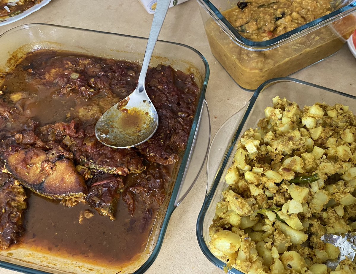 parthaskar's tweet photo. #AluPosto
#MugerDaal
#MachherKalia 

Sunday lunch #Bengali 
বাঙালি….#Bliss 🥰 

And of course #TomatoChaatney to finish 

Enjoy your weekends, enjoy your time with loved ones 

There’s always tomorrow for another day to fight all things 🥰 https://t.co/j2ywL7iEx9