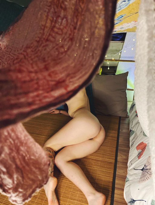 Et si on vous invitais dans notre cabane ? L'entr&eacute;e c'est sur mym et OF 😘  What if we invited you in