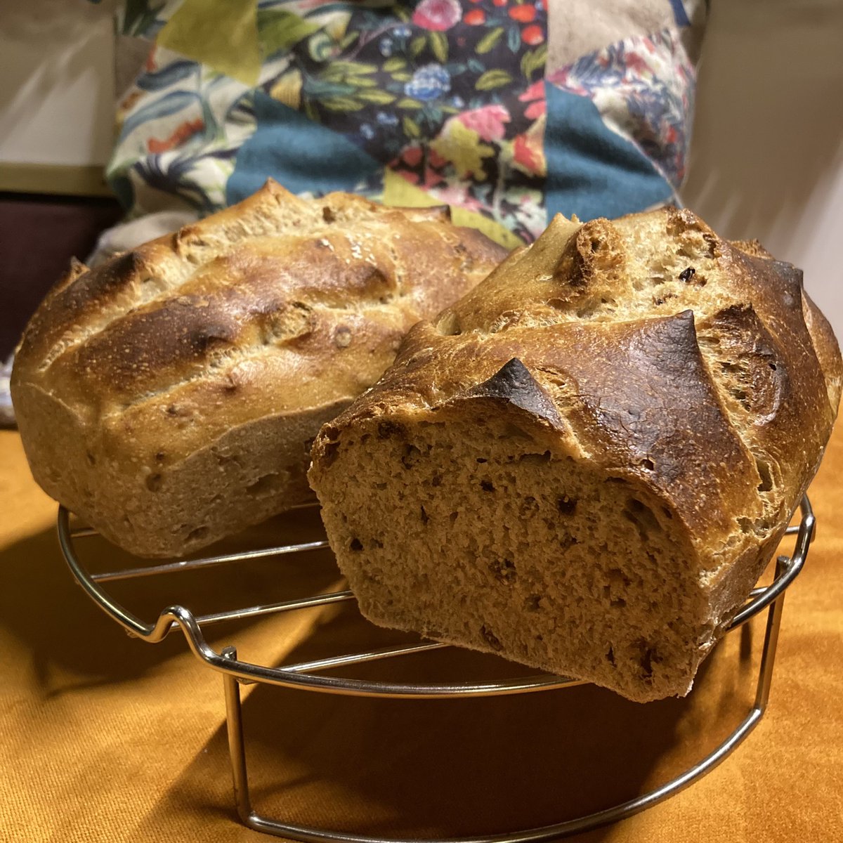 Couldn’t even wait for it to cool down before I started munching! 😁 #sourdough #sundaybaking yum!