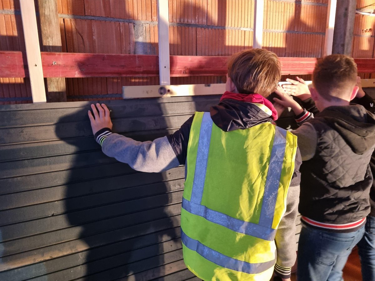 TechLokaal's tweet image. 470 leerlingen en 24 bedrijven: wederzijds enthousiasme over de techniek tijdens de 2e Techniekdag  #Maas &amp;amp; #Waal. Kijken en vooral dóen: een waterleiding leggen, puntlassen, metselen, een band plakken, kunststof lassen,  3d tekenen etc.  Worden wat je wil, júist in de #Techniek!