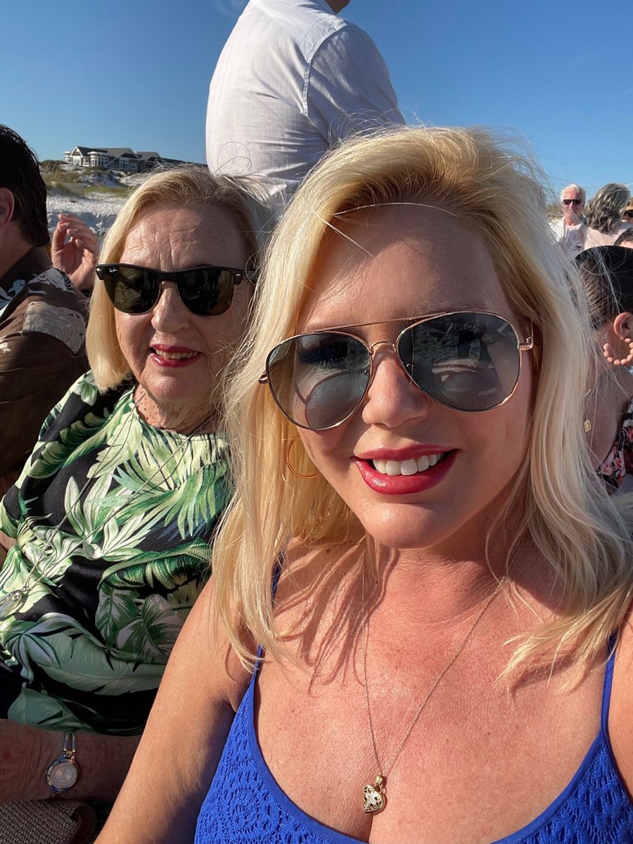 motleyliz7's tweet photo. Beautiful day for a wedding! ❤️So blessed to see my dear friends #Cramon finally tie the knot! Congrats to the happy couple…& Jake! #LoveWins https://t.co/AGFanoz8dO