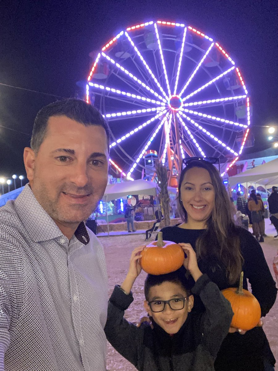 crimecatxmr's tweet photo. Enjoyed a couple days off this week for some much needed family time! #WhatILiveFor #DadLife @GriseldaPerez_G back to the grind tonight @KSEE24 after #SNF @BigFresnoFair https://t.co/oJ1X8n4DyQ