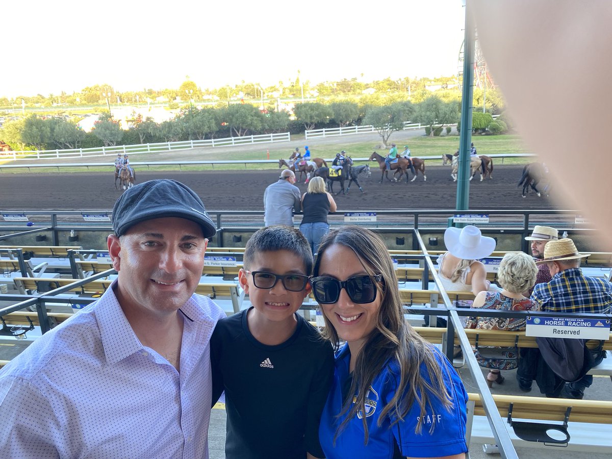crimecatxmr's tweet photo. Enjoyed a couple days off this week for some much needed family time! #WhatILiveFor #DadLife @GriseldaPerez_G back to the grind tonight @KSEE24 after #SNF @BigFresnoFair https://t.co/oJ1X8n4DyQ