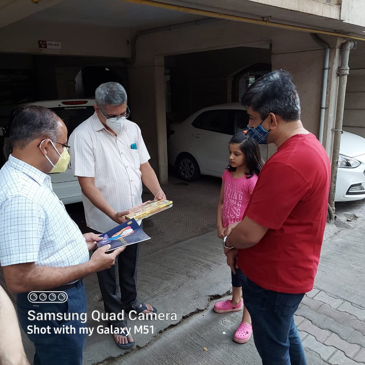 EDS_Foundation's tweet photo. Important to highlight, little princess could not resist herself from donating beautiful story books.. 👍🏼🙏🏼
#ReadAndGift #DonateBooks #EDSFoundation #BNI https://t.co/N2GpW0AMtQ