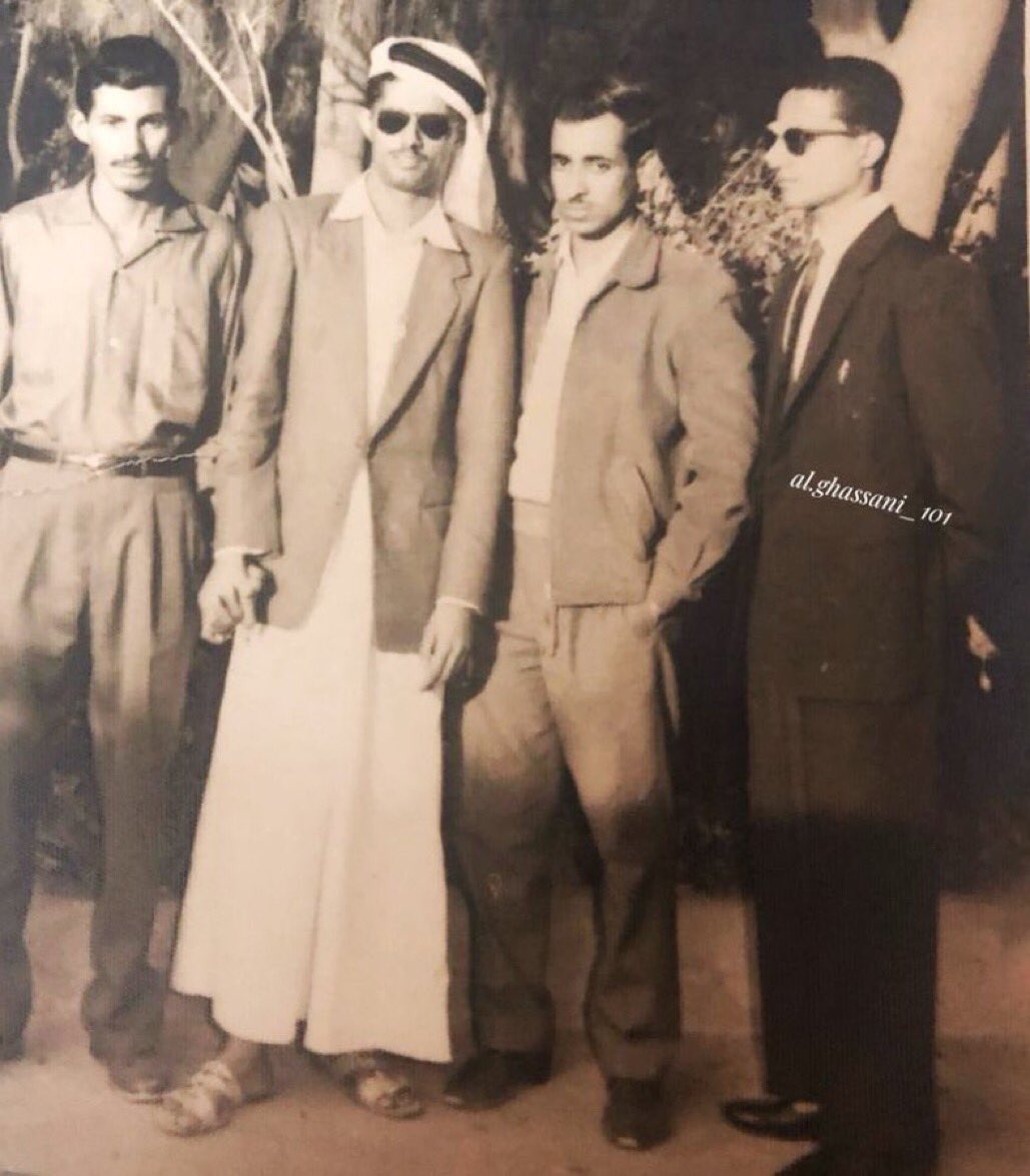 alrawas775's tweet photo. صورة جميلة في مطلع الستينات من القرن الماضي في #الكويت ويظهر من اليمين : جدي المرحوم حسن بن محمد السيل الغساني المرحوم محمد احمد طيروش الرواس جدي المرحوم محمد بن فرج بن سالم الرواس المرحوم احمد بن سالم مخبال كده https://t.co/QPfyrUUmt7