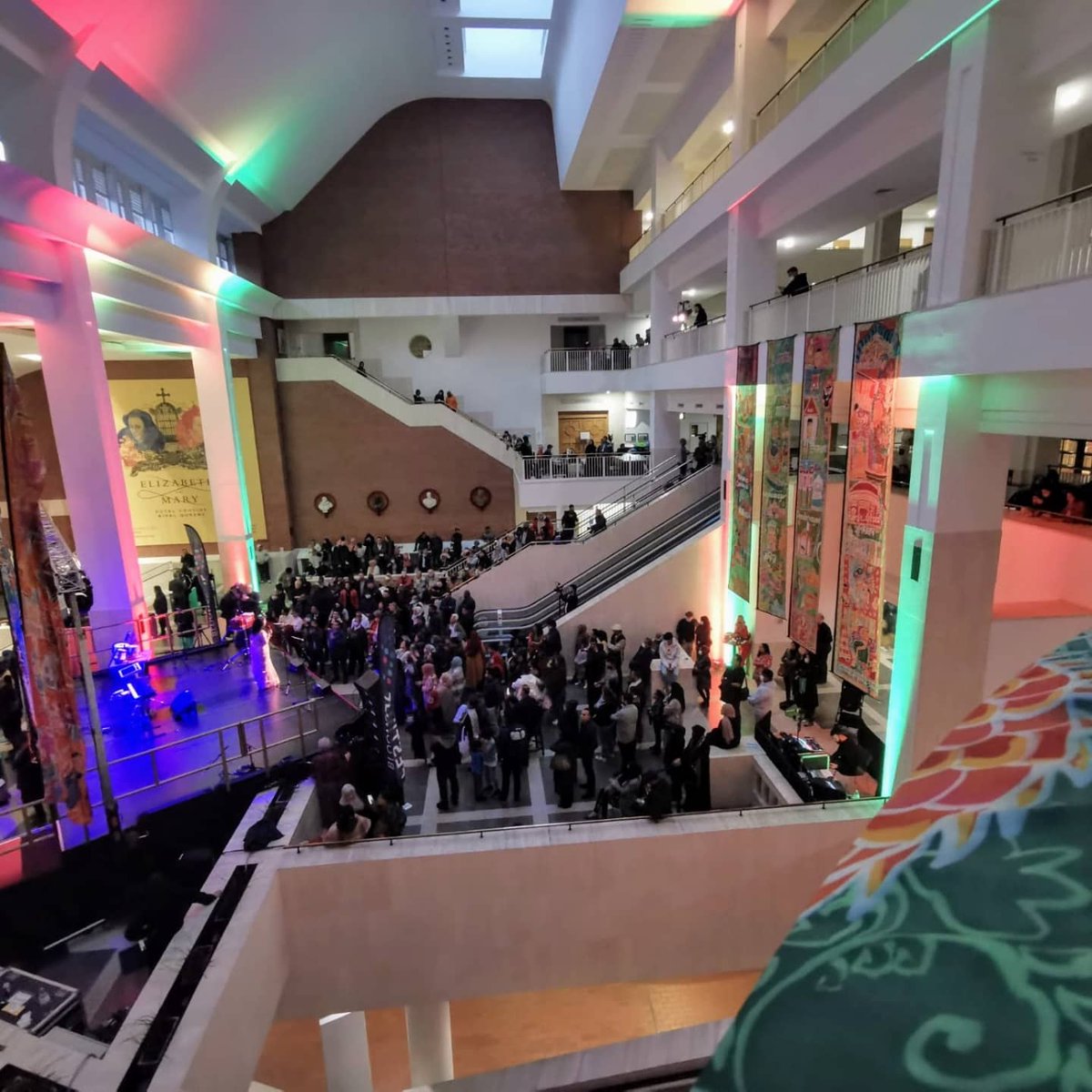 Kinetika (@kinetikapeople) on Twitter photo Brilliant to see such a buzzing event for @bloomsburyfest at the <a href="/britishlibrary/">British Library</a> this evening. Live stream is on now until 8pm: youtube.com/watch?v=B9mXuC…
More about Silk River and the silk banners: kinetika.co.uk/portfolio/silk…
#bloomsburyfestival Brilliant to see such a buzzing event for @bloomsburyfest at the <a href="/britishlibrary/">British Library</a> this evening. Live stream is on now until 8pm: youtube.com/watch?v=B9mXuC…
More about Silk River and the silk banners: kinetika.co.uk/portfolio/silk…
#bloomsburyfestival