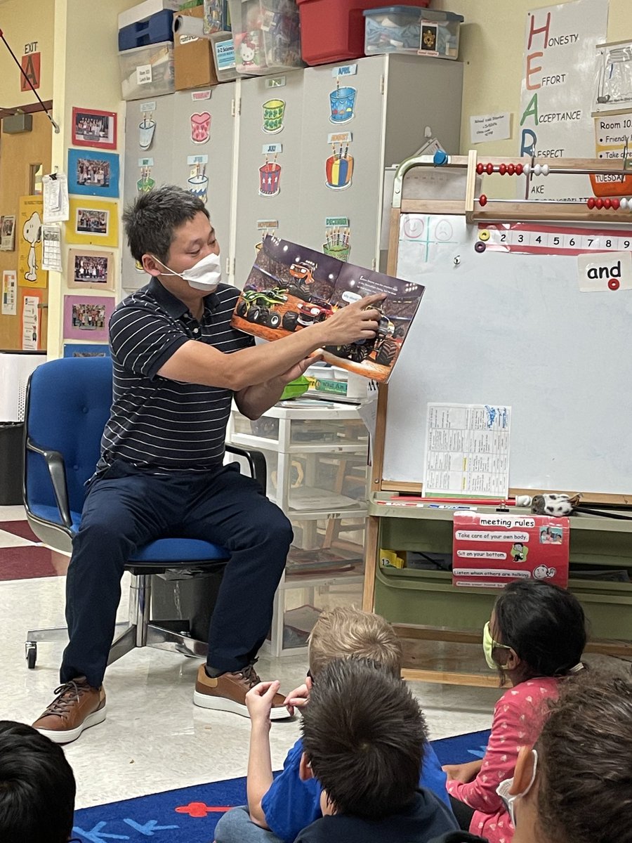 michellebarth2's tweet photo. A huge thank you to Mr. Lee for being our Mystery Reader! We learned about gumption while listening to the great book Elbow Grease by John Cena. #shakeypride #tigerpride https://t.co/q75fkZYp3D