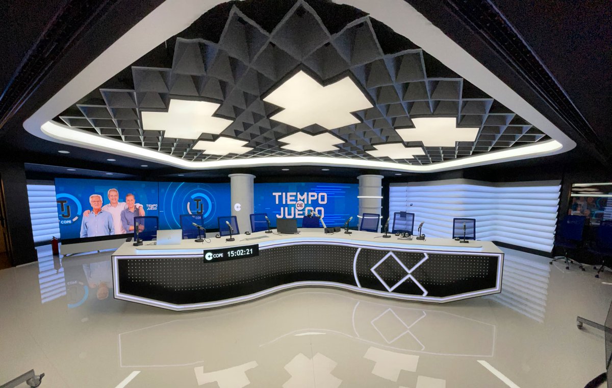 gzumeta's tweet image. 👉Pasen, vean y comparen... 
📻La #radio cambió los locutorios por los platós...
🔘#NuevaRadio #Transmedia 
🟥@La_SER @COPE