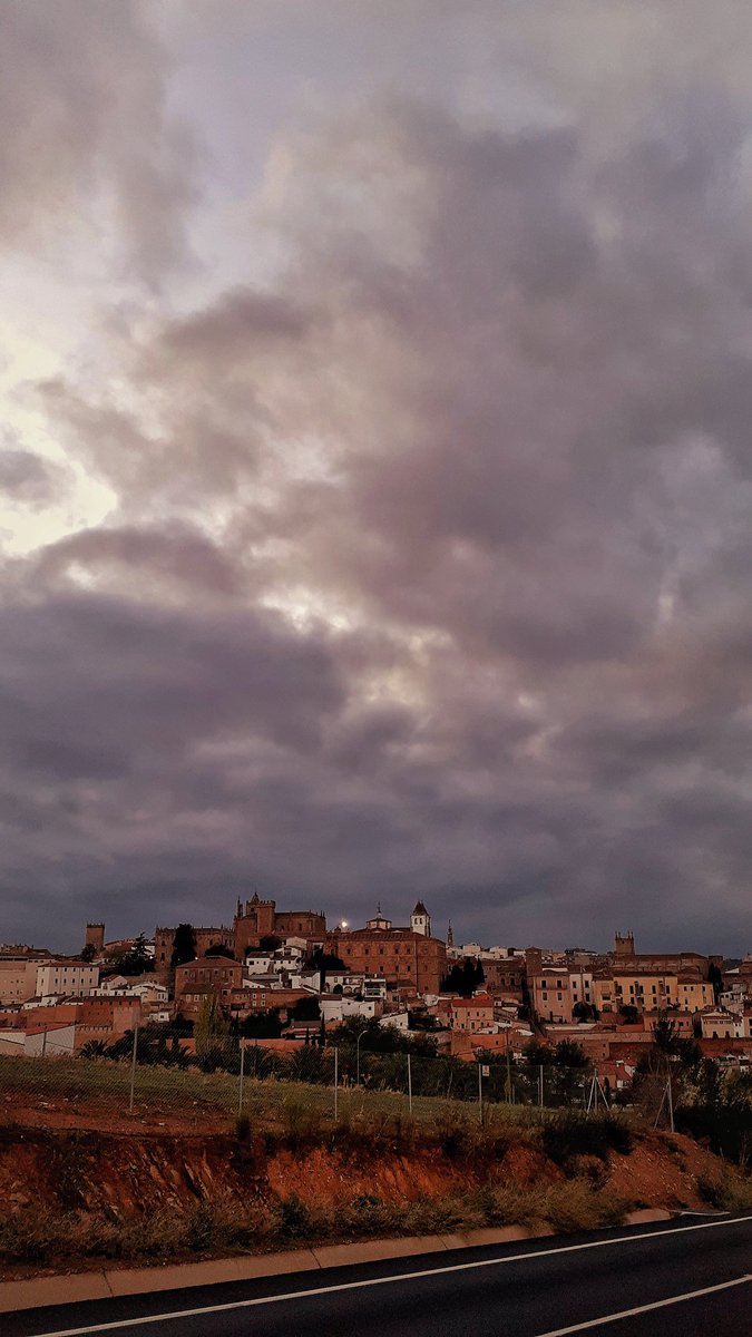 Silvia_6's tweet photo. Lo mejor de irse es volver.

Cáceres. https://t.co/vENVZmPurv