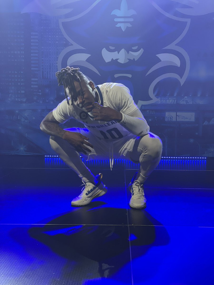 sthilairederek's tweet photo. Zzzzz’s up til I freeeze up 🇭🇹🥶 #GLEEEE https://t.co/b7HRVQkbbS