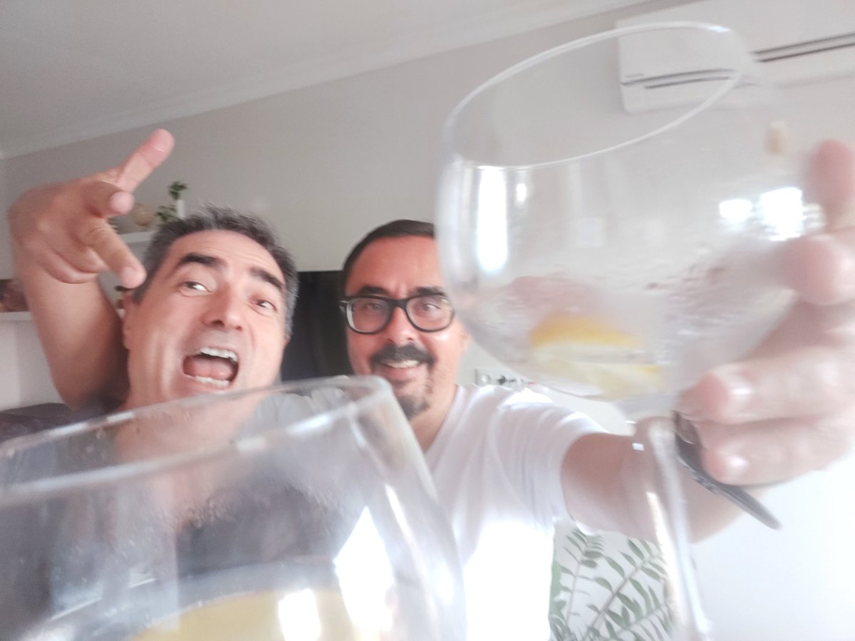 DonZalito's tweet photo. @Valxerit_Bcn Lo q las circunstancias separan, @Valxerit_Bcn lo une!!! https://t.co/jji2r84zog